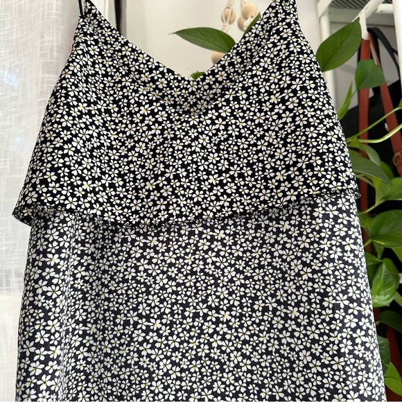 Forever 21 Black and white floral Cami Tank Top Size Small V neck flowy Blouse - Picture 7 of 8